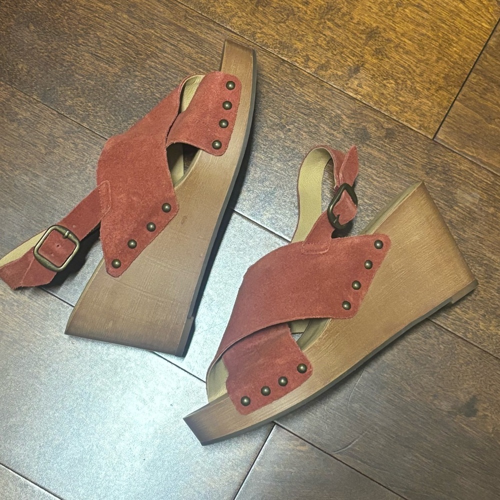 Lucky brand suede wedge sandals - Picture 2 of 3
